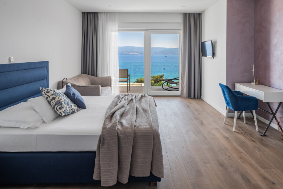 A Bedroom No.3 (29sqm-SW) with king size bed 180*200, en-suite bathroom, A/C, TV, and access to a terrace