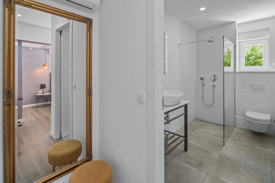 En-suite bathroom with a shower in bedroom No.1