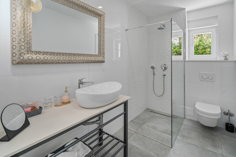 En-suite bathroom with a shower in bedroom No.2