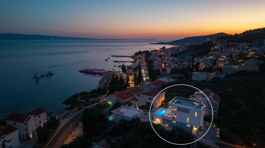 Its location gives the possibility of a perfect combination of an active and relaxing vacation.