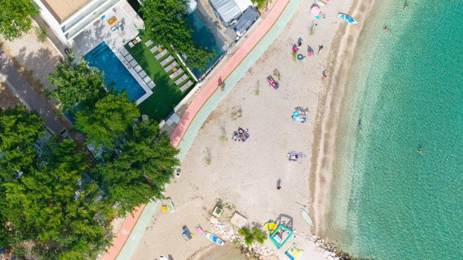 Perfect location - settled directly on the sandy beach