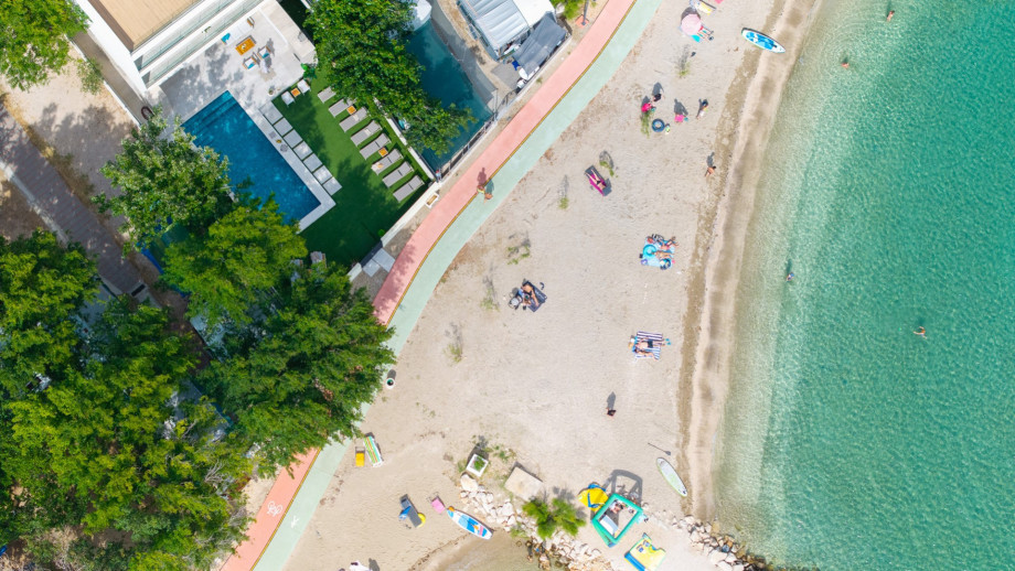 Perfekte Lage – direkt am Sandstrand gelegen