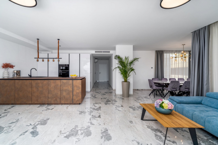 A fully equipped and very modern kitchen with all the needed amenities