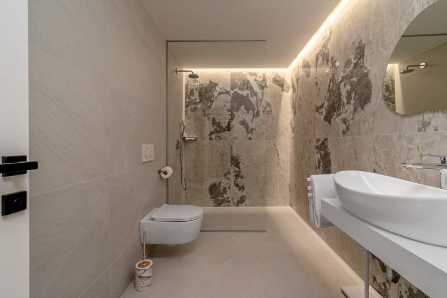 Badezimmer mit Dusche (7 m2)