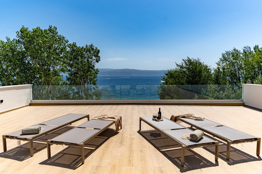 The rooftop terrace is a nice lounge area offering amazing sea views (elevator access)