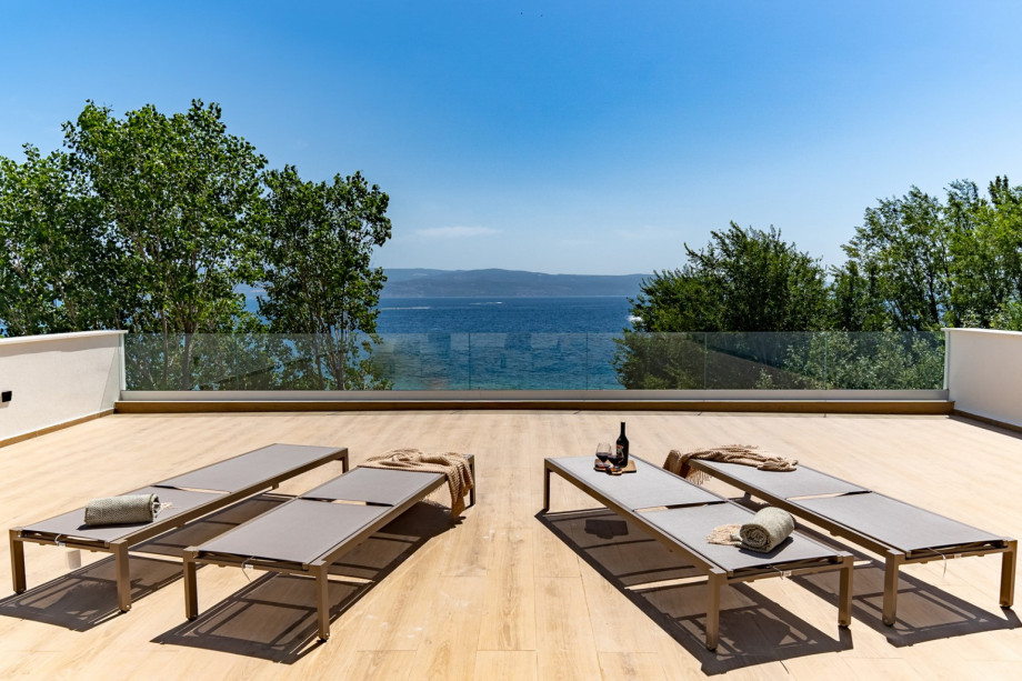 Dachterrasse mit Loungebereich mit herrlichem Meerblick (Zugang mit dem Aufzug).