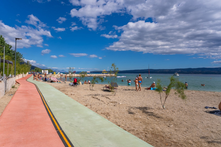 Settled directly on the sandy beach, next to the long bike path and walking trail