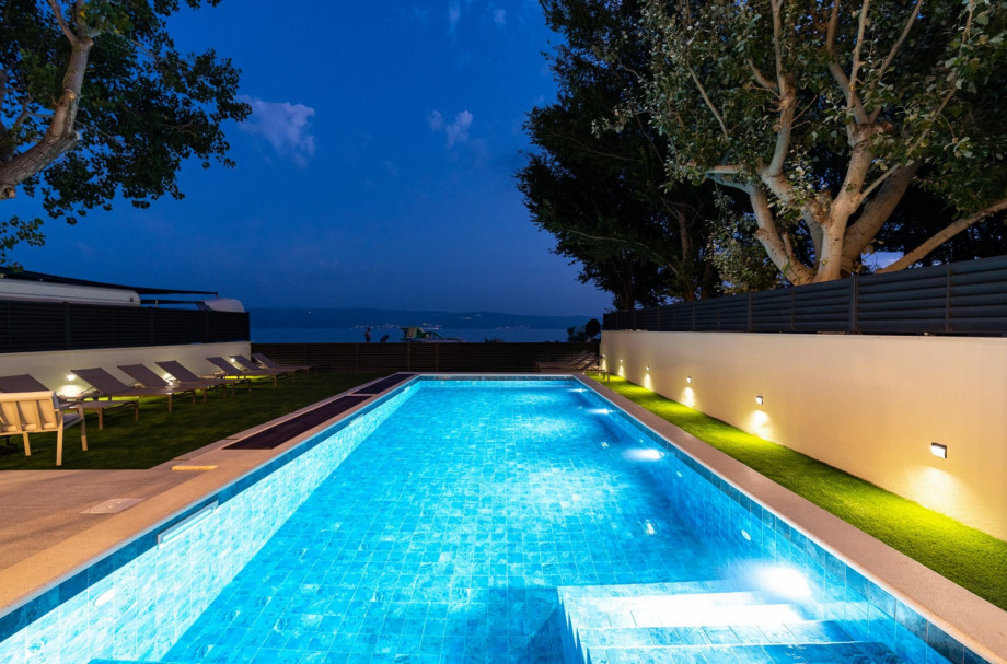 Sun deck area with 14 deck chairs, an outdoor shower