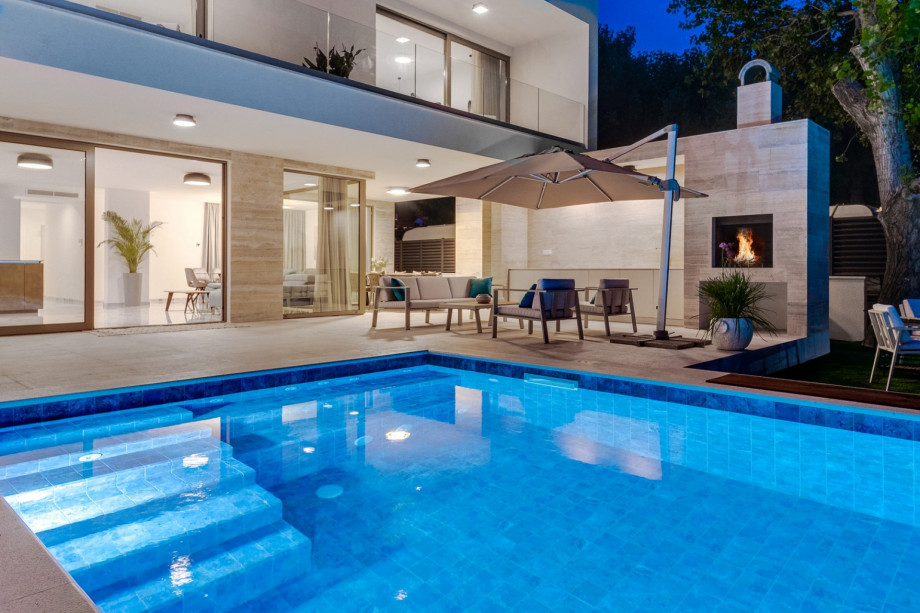 Surrounded by trees, you have enough sun and shade