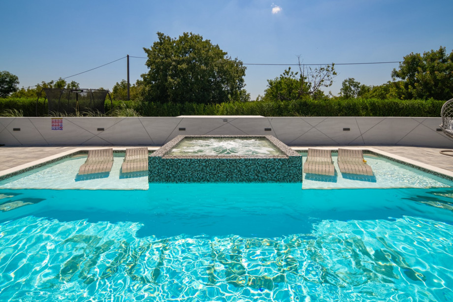 58-square-meter private heated pool with a jacuzzi