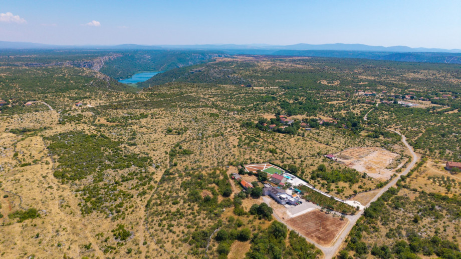 Located on a 1520 square meter fenced private property surrounded by pristine nature