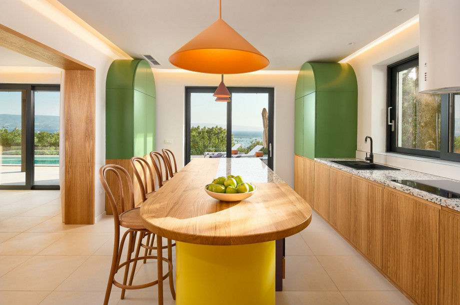 A fully equipped kitchen with all the appliances you need for a comfortable stay