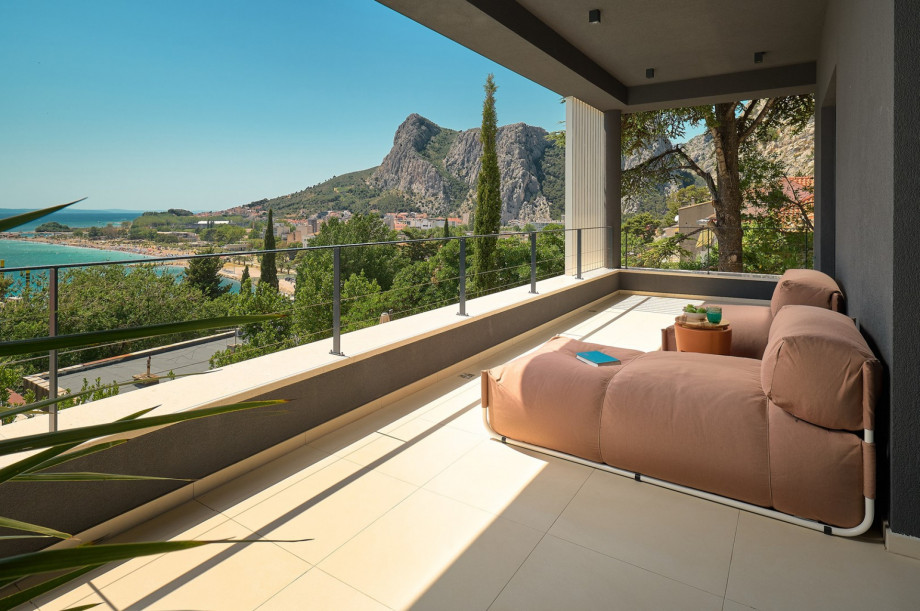 You can simply enjoy the amazing views that this area has to offer in a peaceful and friendly environment.