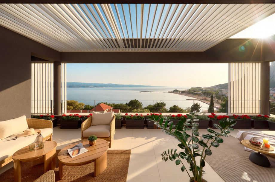 Breathtaking sea views and within walking distance to the sandy or pebble beach (500-600m), restaurants (450m) and shops (350m)