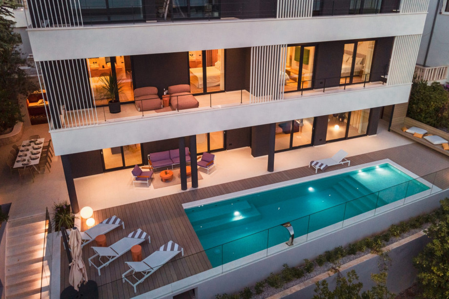 Breathtaking sea views and within walking distance to the sandy or pebble beach (500-600m), restaurants (450m) and shops (350m)