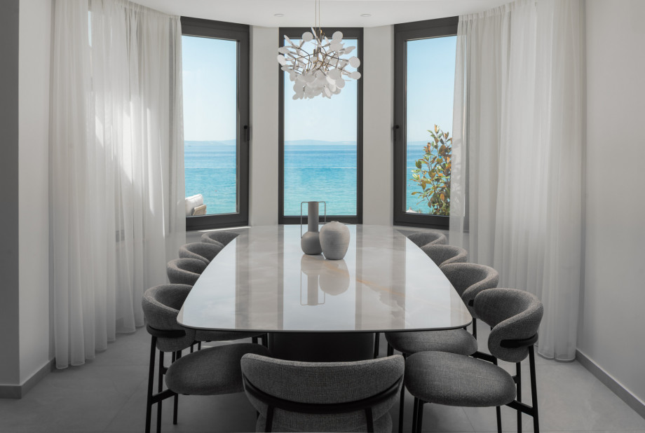 A stylish and fully equipped kitchen, complete with a kitchen island, dining area