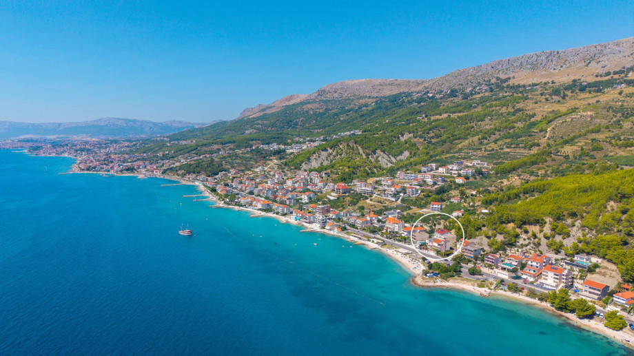 Positioned between the historic town of Split (only 10 km away) and the charming town of Omiš (12 km), you can enjoy both vibrant culture and tranquil nature right at your doorstep.