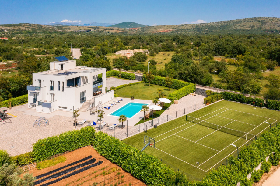 Exclusive 5- star villa Marijeta with Tennis court