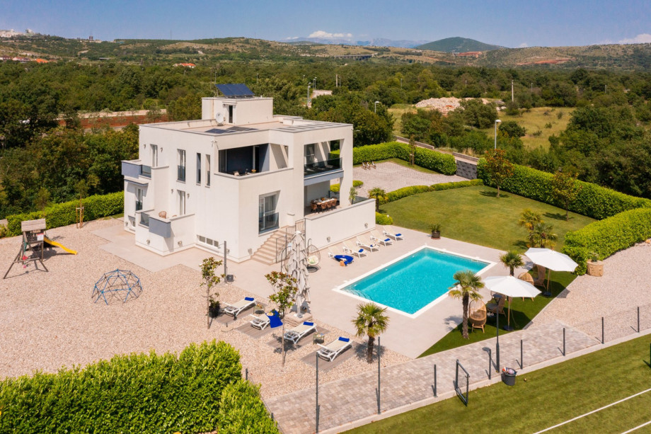The very modern Villa Marijeta is a luxurious accommodation offering a private pool, a private tennis court and much more.