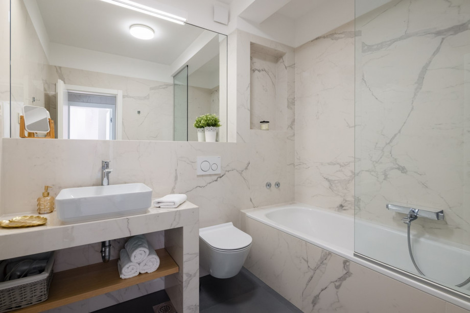 Family Bathroom No2 with a bathtub