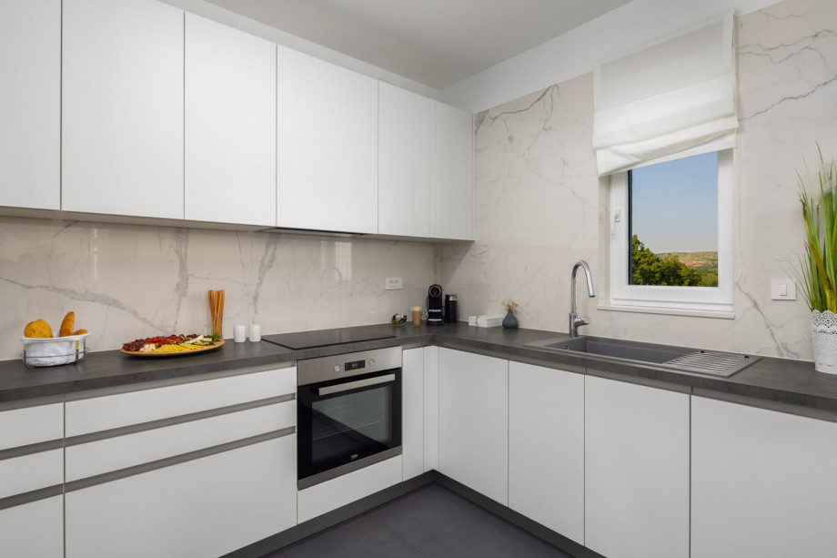 a fully equipped kitchen on the first floor