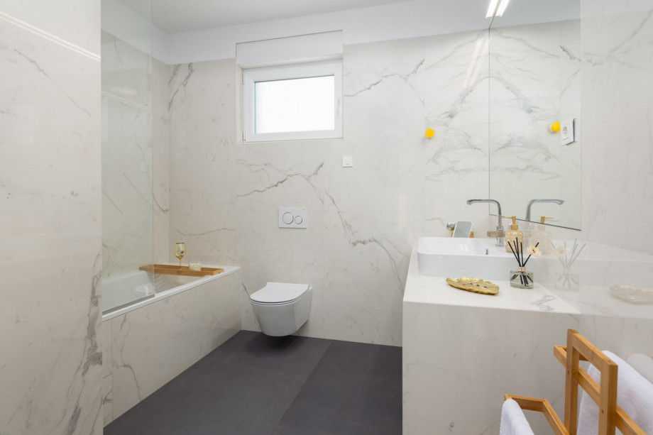 Family Bathroom No4 with a bathtub