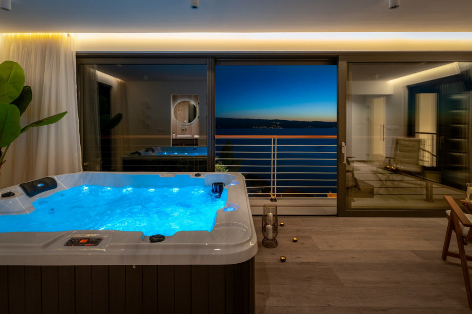 Very elegant and very luxuriously furnished villa La Mirada