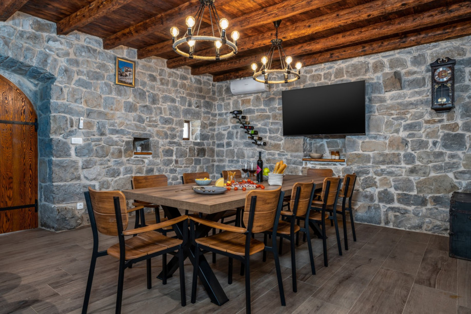 A dining table for 8 people, Air-condition, a TV