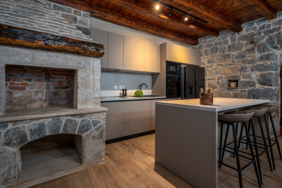 There is a traditional Barbecue (woods/charcoals) + an electric grill