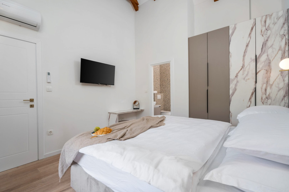 Bedroom NO2 with a an en-suite bathroom with a shower