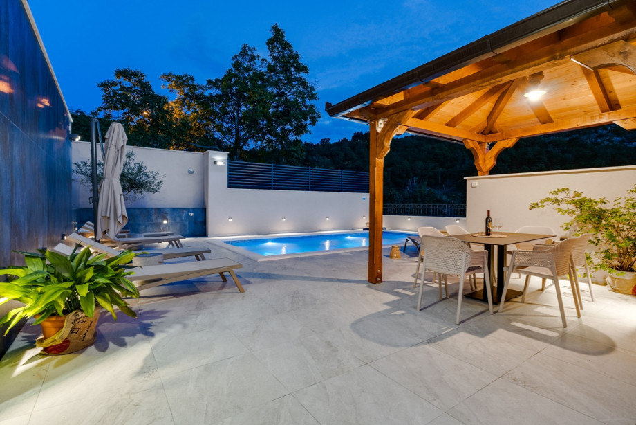 Outdoor furnishing for enjoying cocktails time.