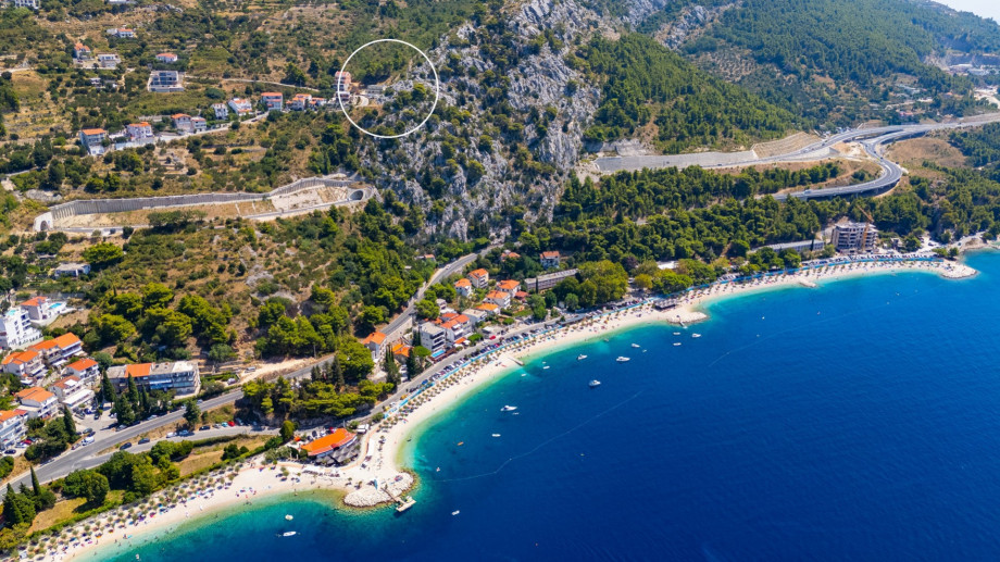 This unique and stylish 4-bedroom villa Casa Vita is situated just above the quaint town of Omiš