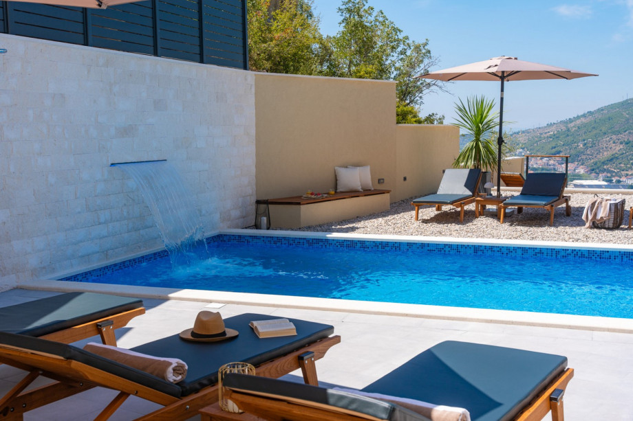 Sun deck with eight loungers right next to the pool