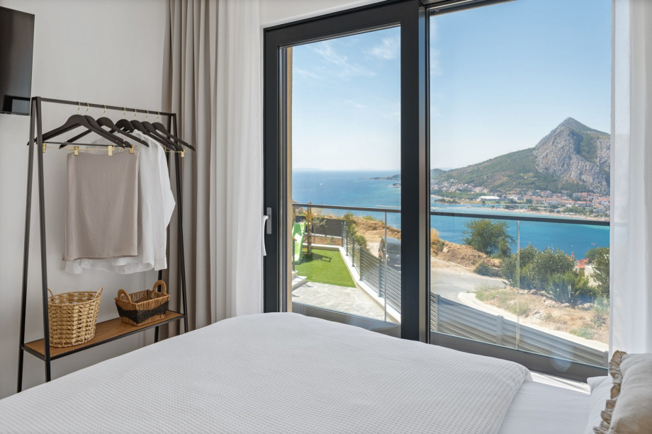 Bedroom NO1 (10 sqm) with a queen-size bed with en-suite bathroom, and direct access to the pool area