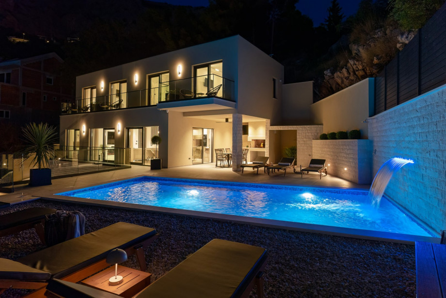 Relax and enjoy a glass of cold beverage on hot summer evenings