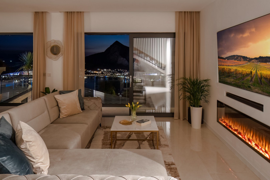 Four-bedroom villa with stunning views of the sea