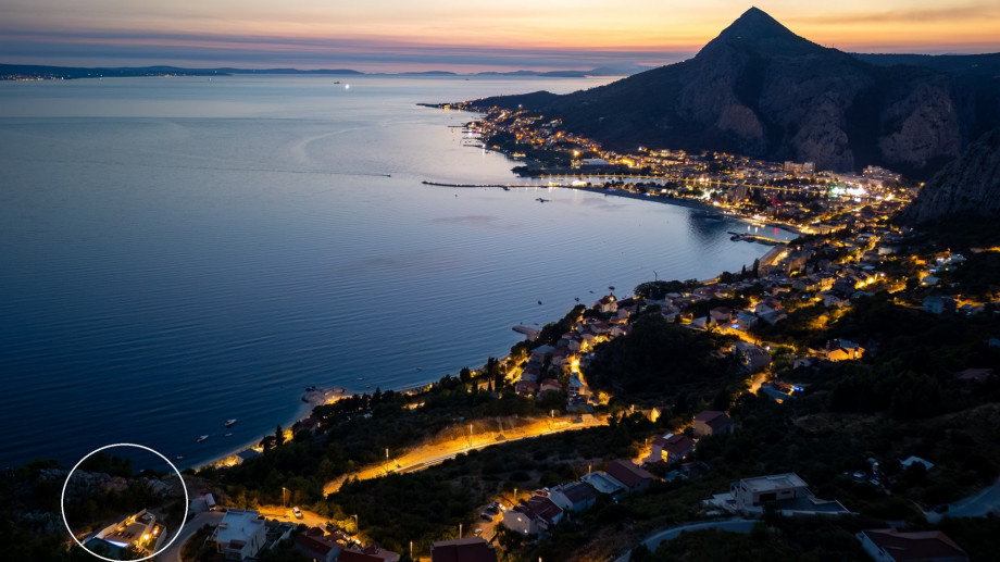 Marked position of villa Casa Vita in Omiš area