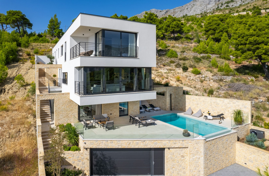 View toward Villa Nitia and the natural environment.