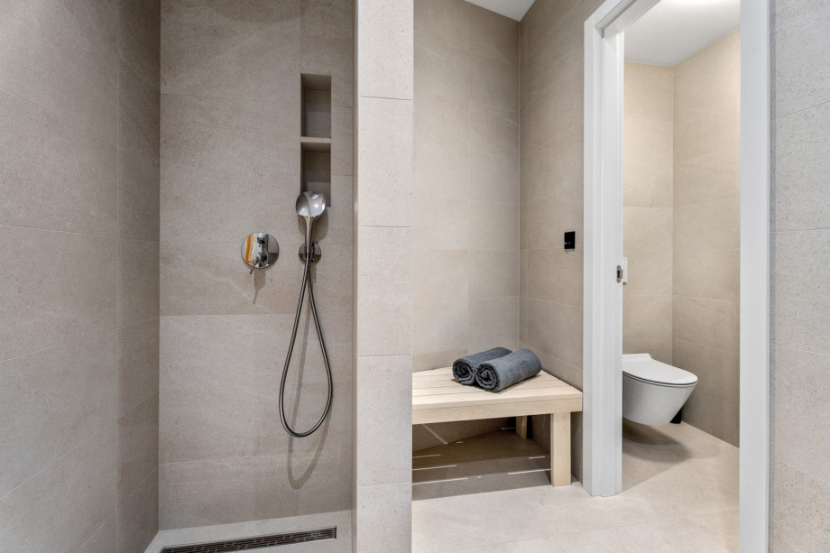 A walk-in shower, and a separate Toilet are as well at the ground floor