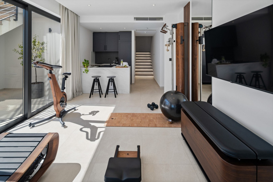 The gym is equipped with state-of-the-art NOHrD equipment that combines high-quality workmanship, natural materials, and elegant design.