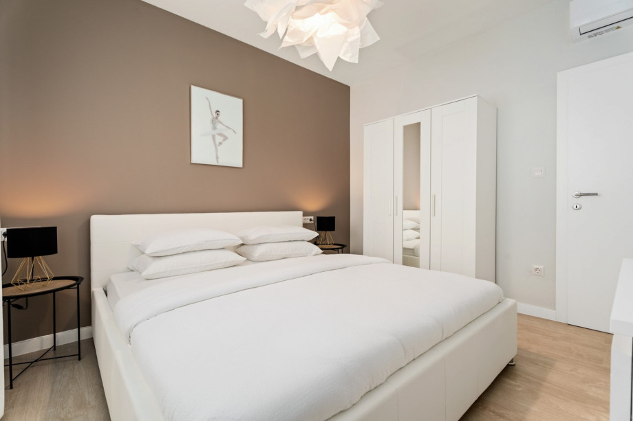 Bedroom NO3 (10,8sqm) with a A/C.