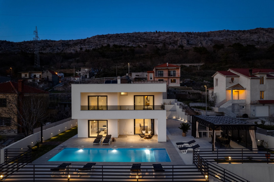 The sunrise and sunset views from the whole property are breathtaking.