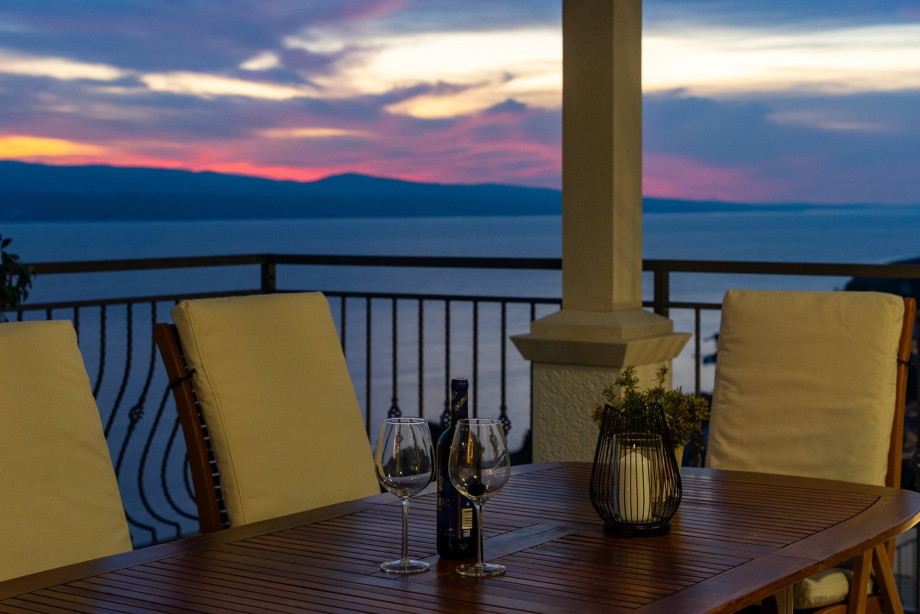 Enjoy panoramic views of the sea and islands, day or night