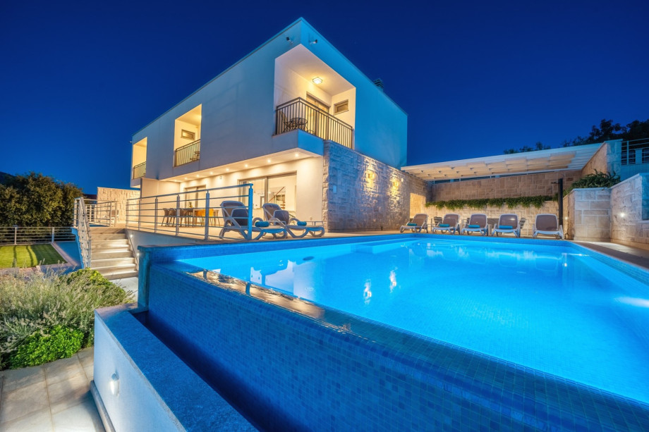 Villa Paloma Blanca 4-bedroom villa with sea views