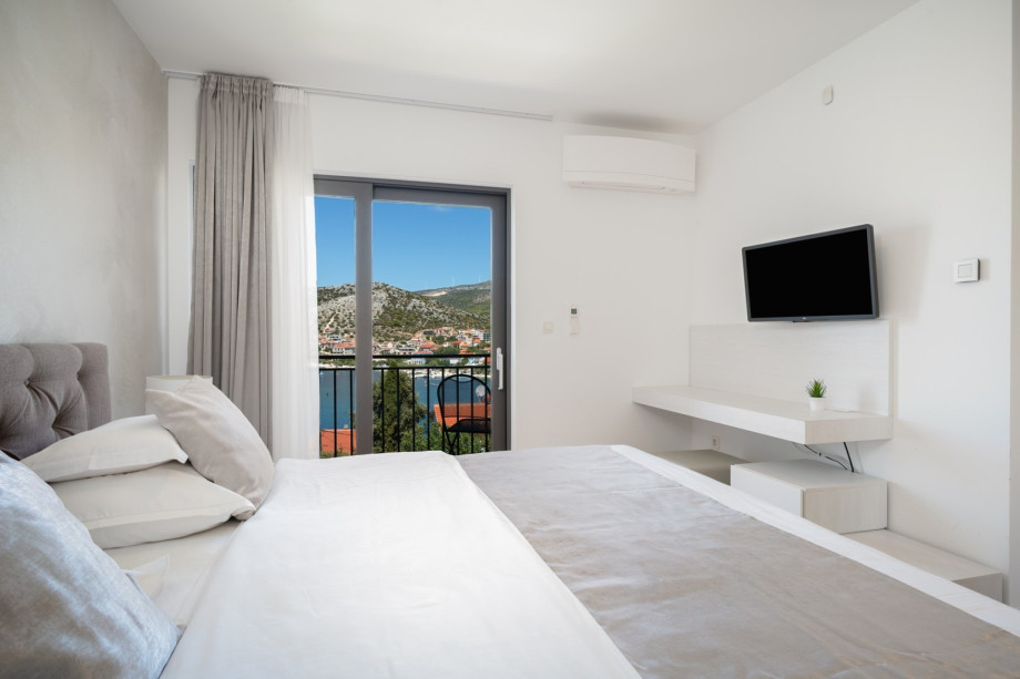 Bedroom No.4 with stunning view and en-suite bathroom