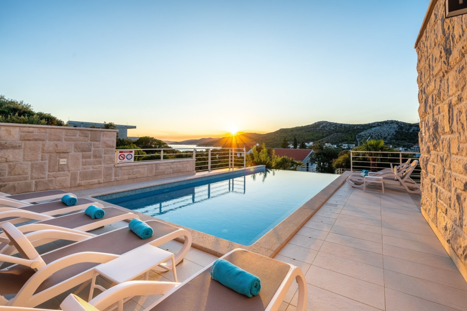 Relax and enjoy a glass of wine on hot summer evenings