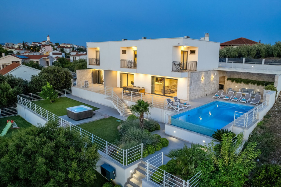 Come to villa Paloma  Blanca and spoil yourself during a well-deserved vacation at this amazing location