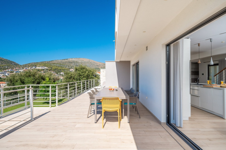 The property comes with a covered and fenced parking lot accommodating up to four cars