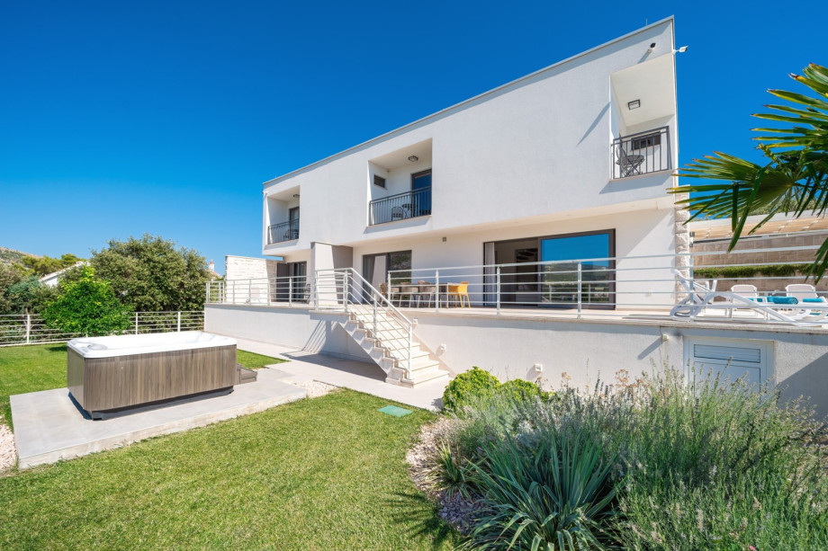 The property comes with a covered and fenced parking lot accommodating up to four cars, and a 23sqm garage, ensuring convenience and security during your stay.