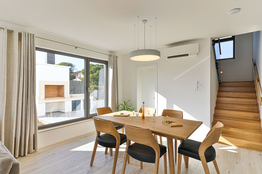 Dining area for 7 people